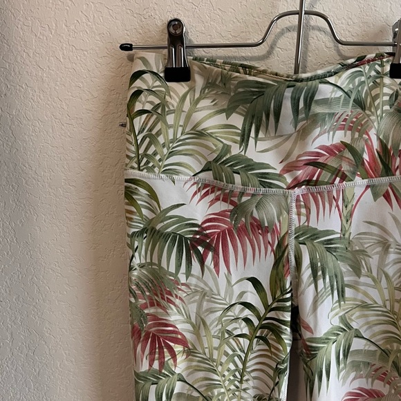 Mono b Yoga pants size small - Picture 7 of 7